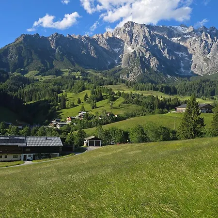 Alpenstern Hochkoenig * Dienten am Hochkoenig